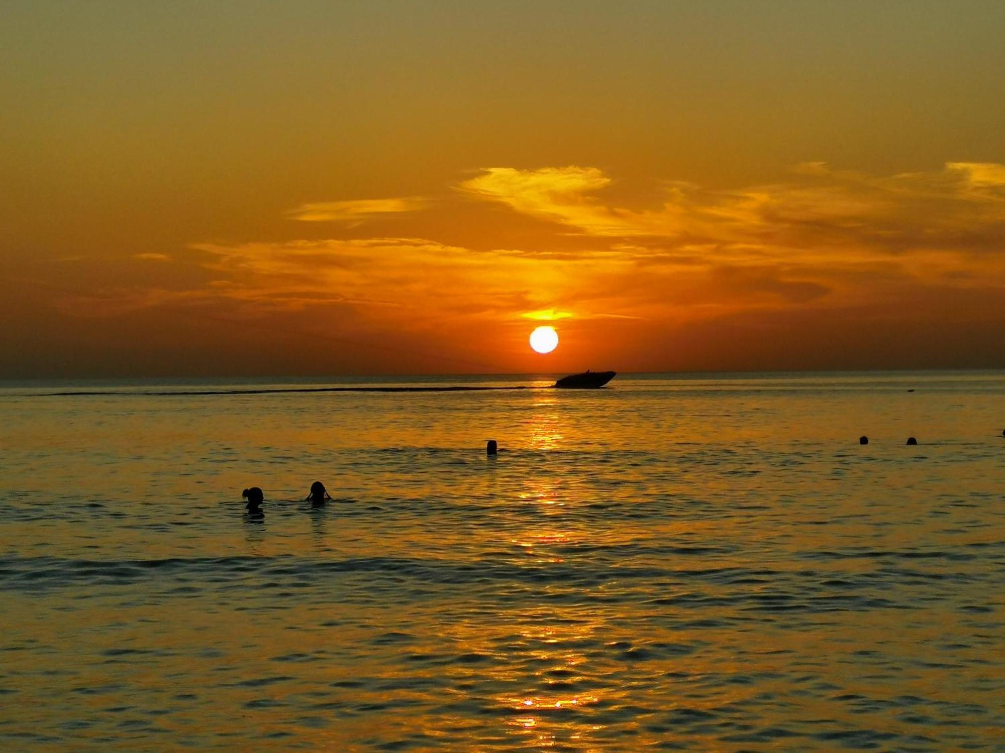 Отель Lanting Patong Экстерьер фото