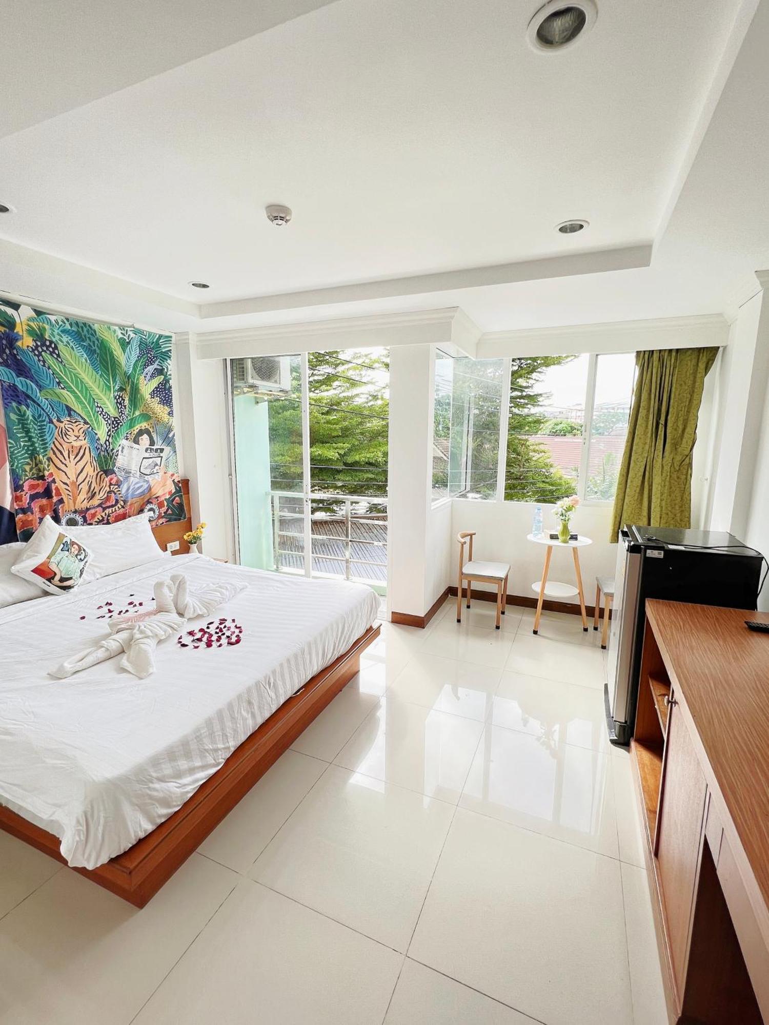 Отель Lanting Patong Экстерьер фото